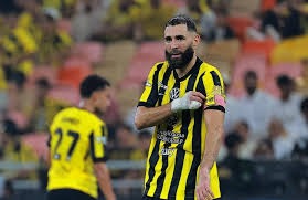 火箭三连败背后！关键时刻胜率不足四成，亿元阵容为何不会打硬仗？