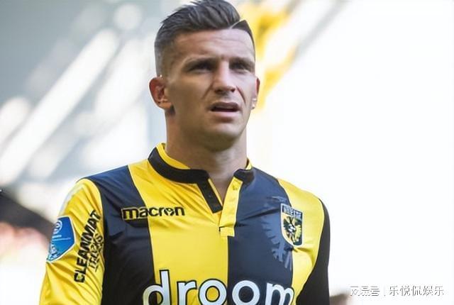 而背面则雕 而背面则雕